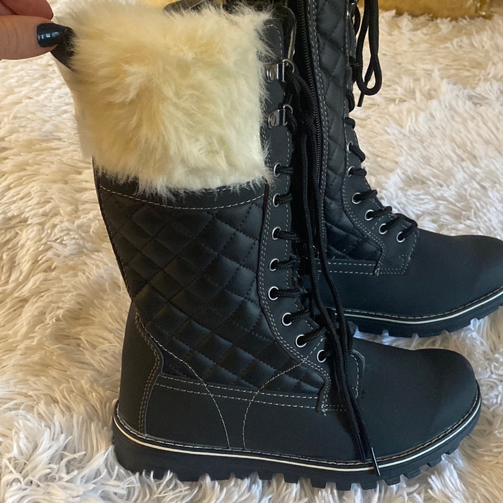 Black lace up snow boots